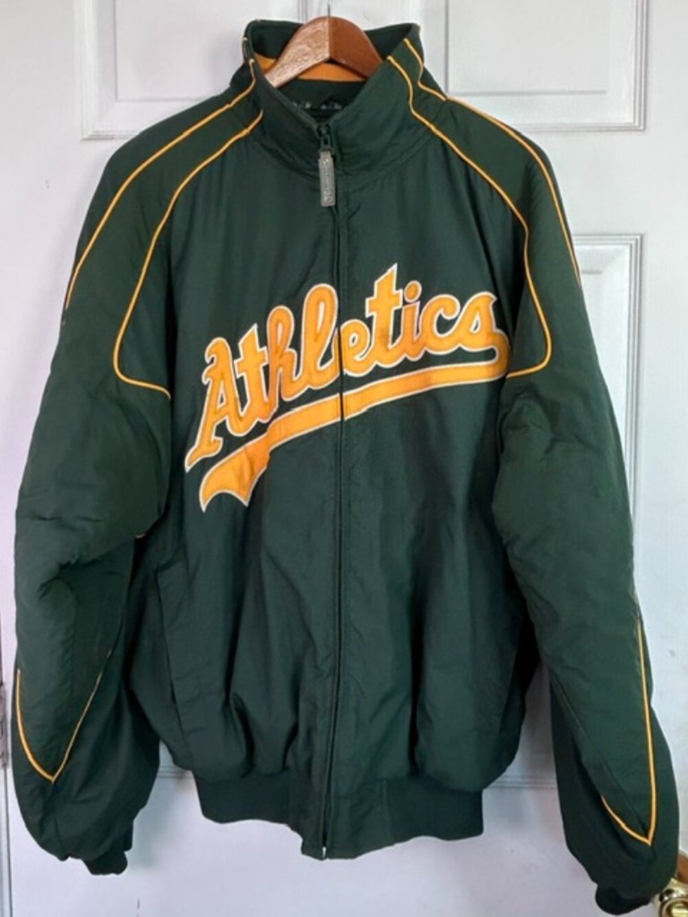 Oakland A's Vintage Dugout Jacket From Majestic - Large